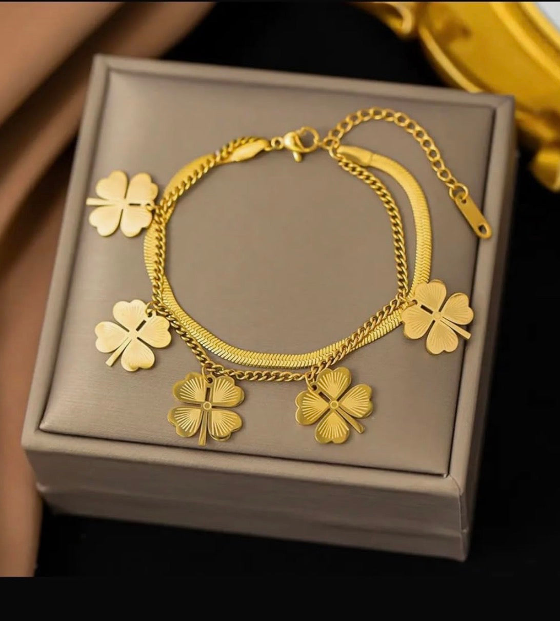 Leaf clover 
Bracelet