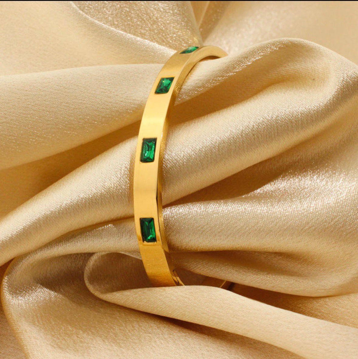 Emerald Style Stone-Studded Bangle Bracelet