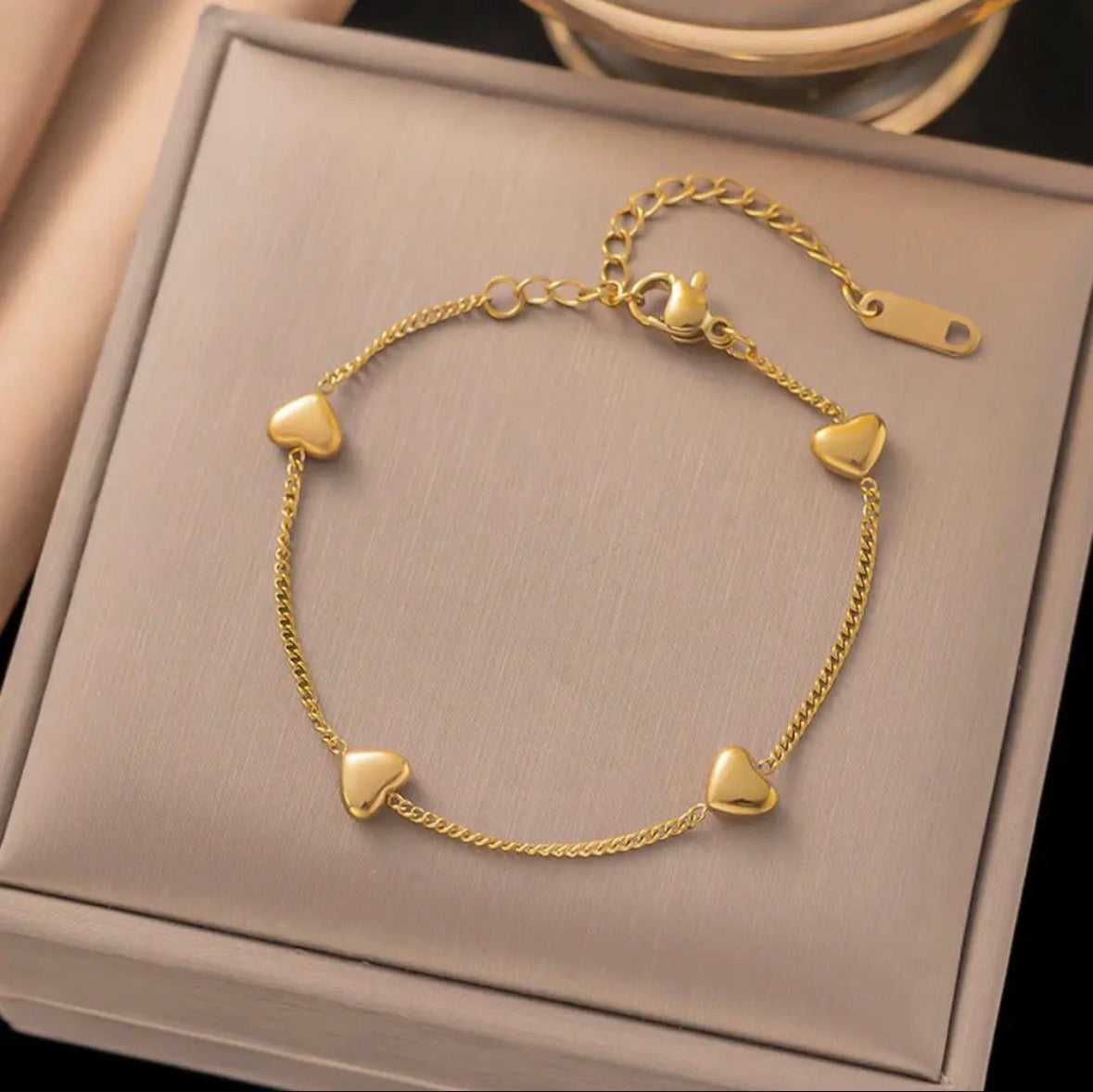 Heartful Chain
Bracelet