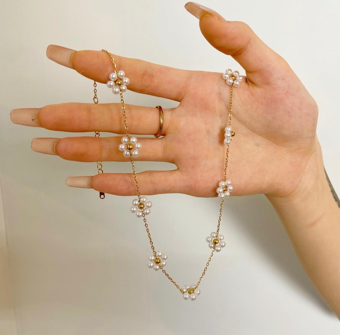 Daisy Pearl flower necklace