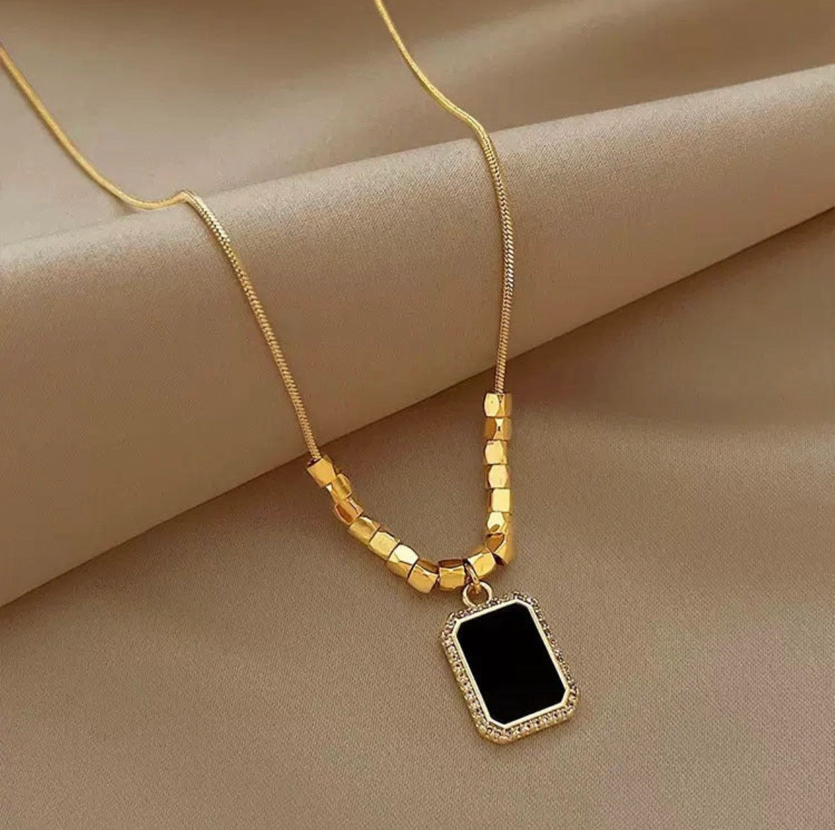 16 Square beads Black Pendant Chain Necklace