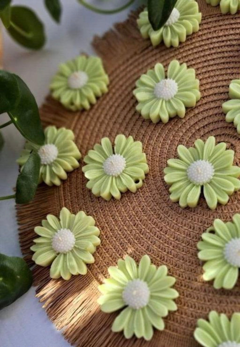 Daisy candle