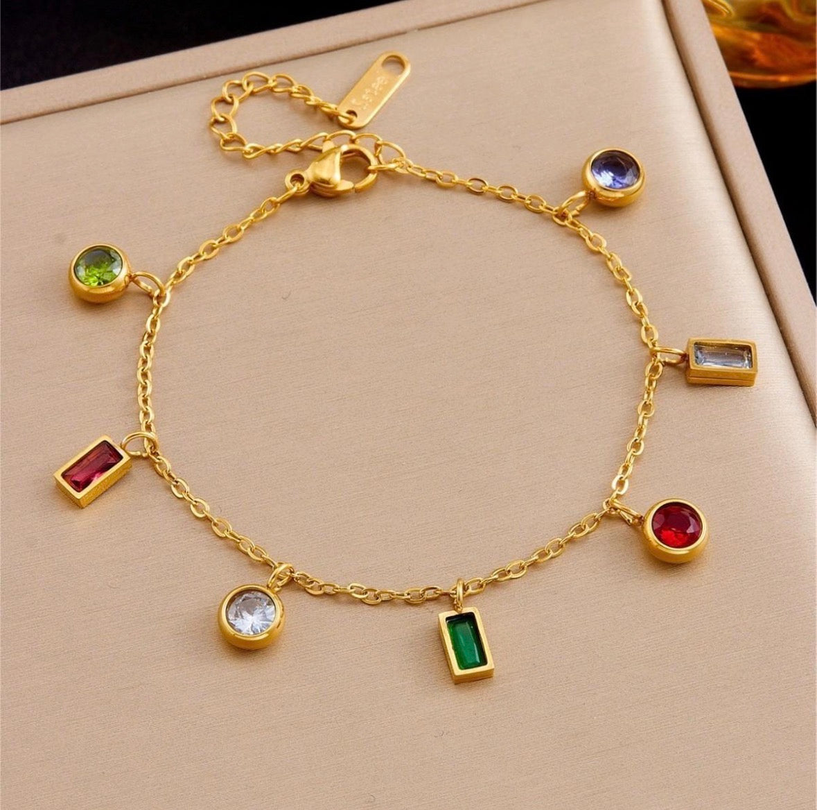 Multicolour
Geometric Stones Bracelet