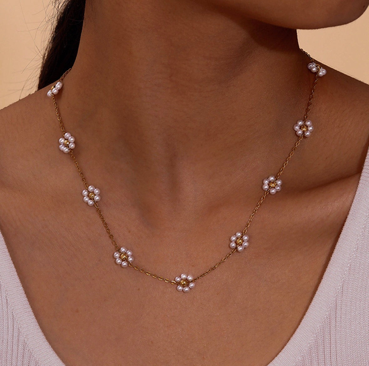 Daisy Pearl flower necklace