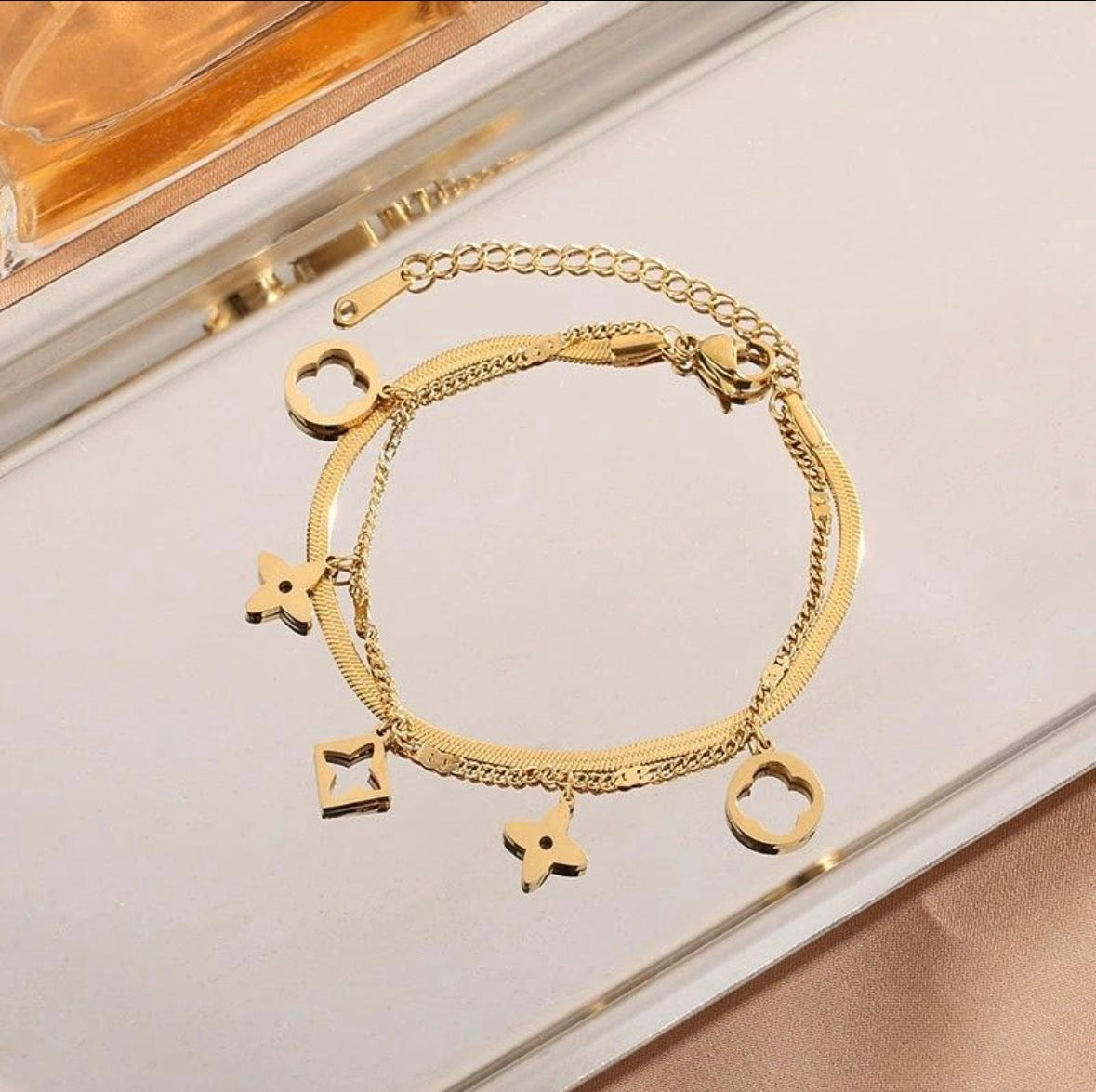 L/V Charms Double
Chain Bracelet