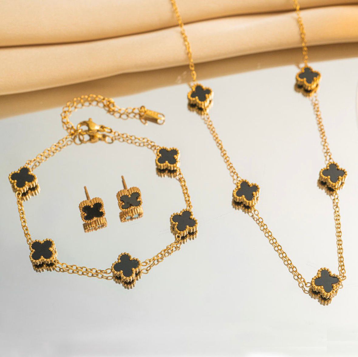 Black Clover Leaf Combo Set