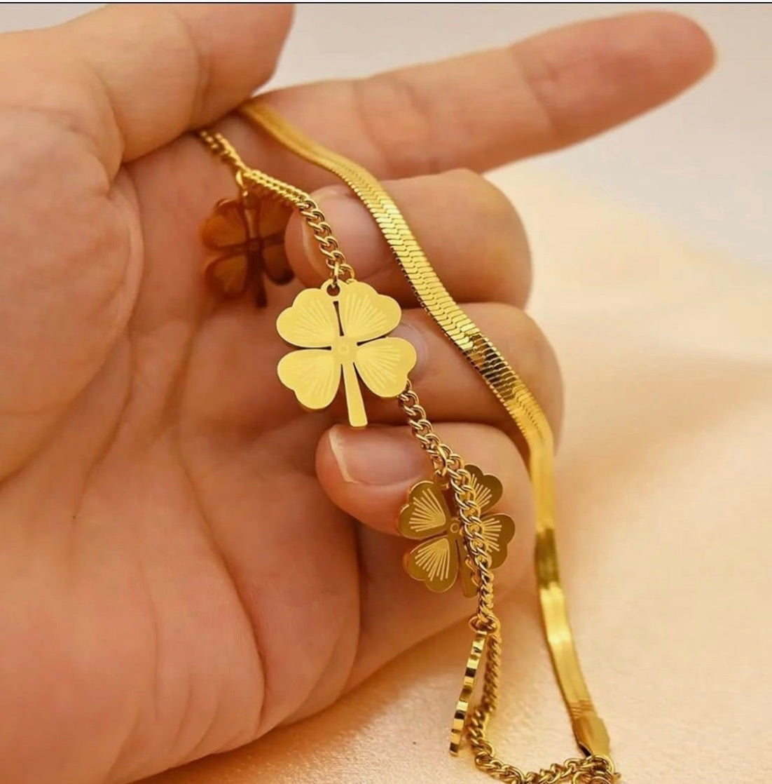 Leaf clover 
Bracelet