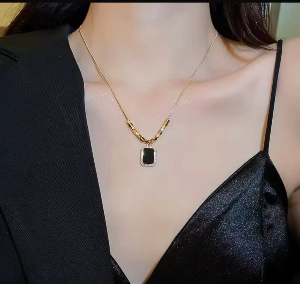 16 Square beads Black Pendant Chain Necklace
