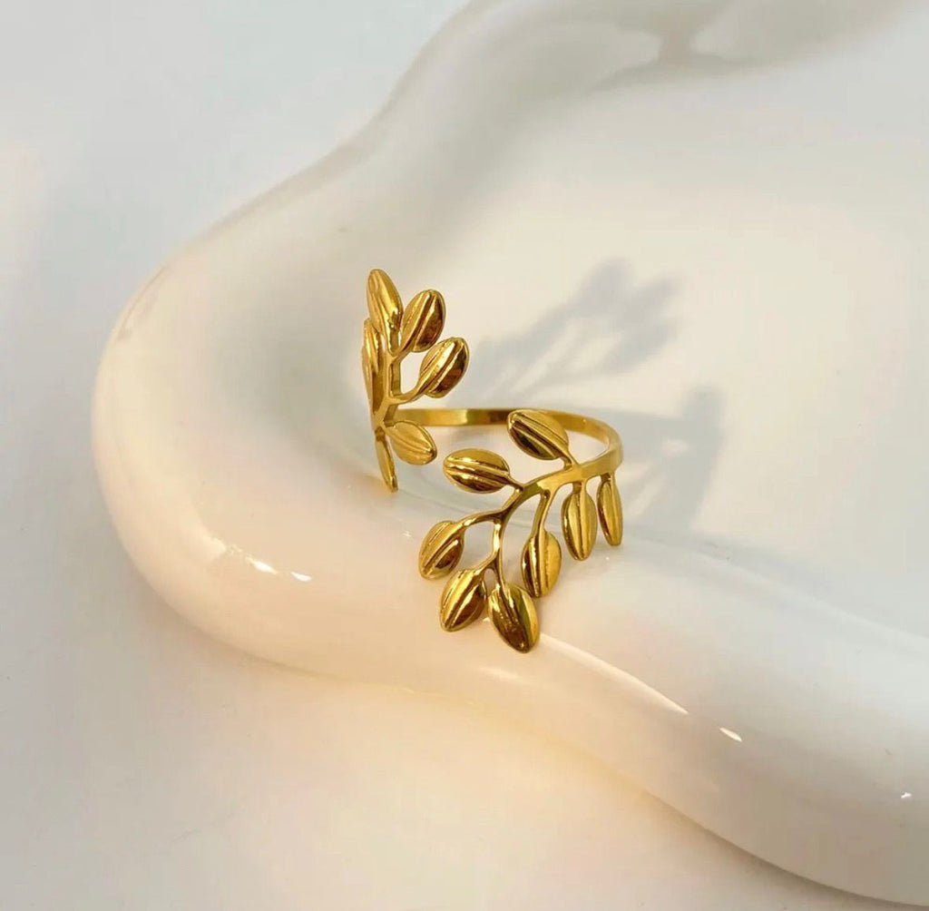 Exaggerated Leaf Ring